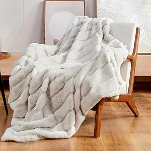 3D Quilted Faux Rabbit Fur Throw Blanket – Ultra Soft Dual-Sided Cozy Blanket for Sofa or Bed (Ivory White, 125×151cm)