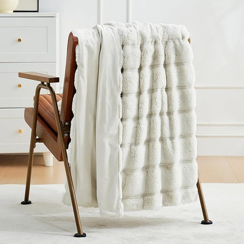 3D Quilted Faux Rabbit Fur Throw Blanket – Ultra Soft Dual-Sided Cozy Blanket for Sofa or Bed (Ivory White, 125×151cm)