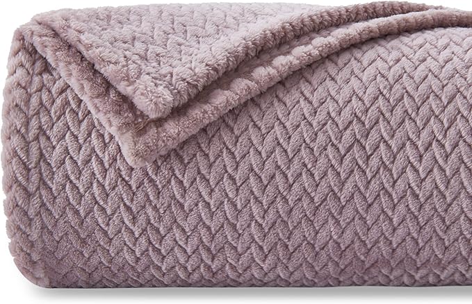 Thick Coral Fleece Throw Blanket – Soft Warm Chevron Textured Nap Blanket for Sofa, Bed & Travel (Dusty Pink, 150×200cm)