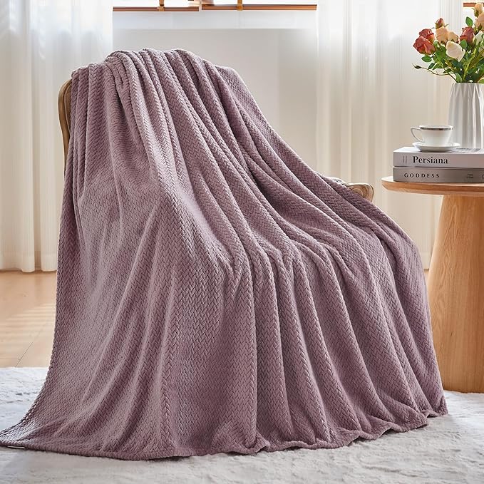 Thick Coral Fleece Throw Blanket – Soft Warm Chevron Textured Nap Blanket for Sofa, Bed & Travel (Dusty Pink, 150×200cm)